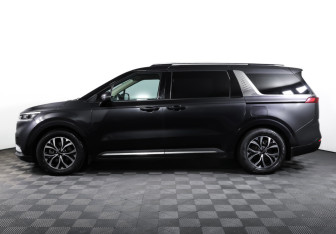 Подержанный автомобиль Kia Carnival 2022 года (8 фото)