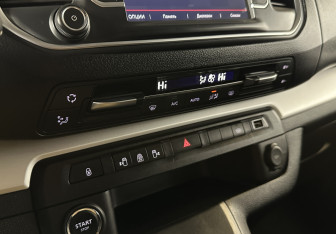 Подержанный автомобиль Citroen SpaceTourer 2018 года (21 фото)