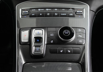 Подержанный автомобиль Hyundai Santa Fe 2023 года (16 фото)