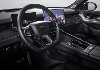 Подержанный автомобиль Chery Tiggo 9 2024 года (14 фото)