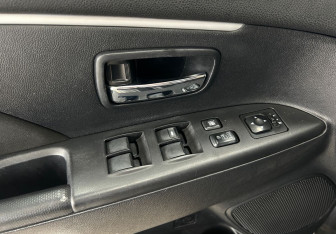 Подержанный автомобиль Mitsubishi ASX 2011 года (19 фото)