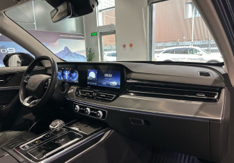 Подержанный автомобиль Hongqi HS5 2024 года (10 фото)
