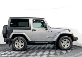 Подержанный автомобиль Jeep Wrangler 2013 года (4 фото)