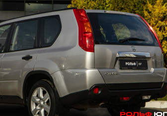 Подержанный автомобиль Nissan X-Trail 2008 года (19 фото)