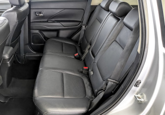 Подержанный автомобиль Mitsubishi Outlander 2016 года (12 фото)