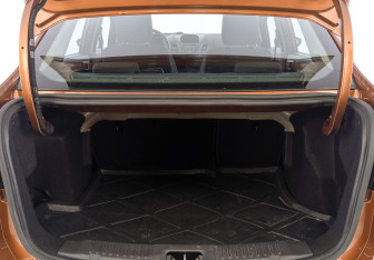 Подержанный автомобиль Ford Fiesta Sedan 2016 года (10 фото)