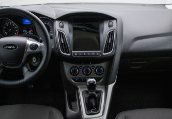 Подержанный автомобиль Ford Focus Sedan 2014 года (14 фото)