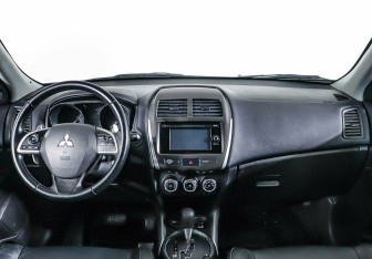 Подержанный автомобиль Mitsubishi ASX 2013 года (10 фото)