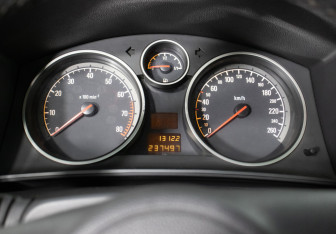 Подержанный автомобиль Opel Astra Sedan 2008 года (12 фото)