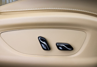 Подержанный автомобиль Voyah Dream 2024 года (28 фото)