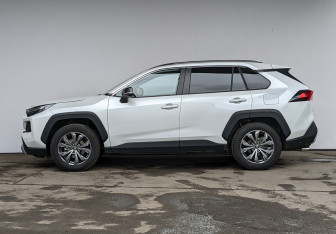 Подержанный автомобиль Toyota RAV4 2024 года (20 фото)