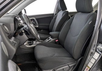 Подержанный автомобиль Toyota RAV4 2012 года (20 фото)