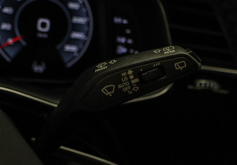 Подержанный автомобиль Audi Q8 2018 года (15 фото)