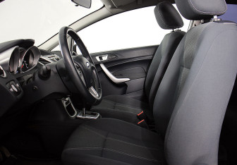 Подержанный автомобиль Ford Fiesta Hatchback 2012 года (8 фото)