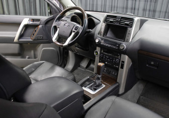 Подержанный автомобиль Toyota Land Cruiser Prado 2010 года (11 фото)