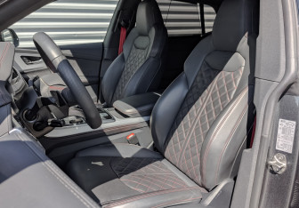 Подержанный автомобиль Audi Q8 2024 года (19 фото)