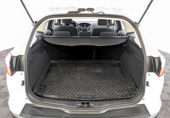 Подержанный автомобиль Ford Focus Wagon 2015 года (10 фото)
