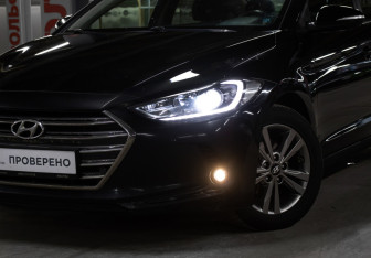 Подержанный автомобиль Hyundai Elantra Sedan 2018 года (20 фото)