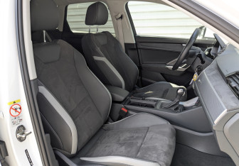 Подержанный автомобиль Audi Q3 2023 года (22 фото)