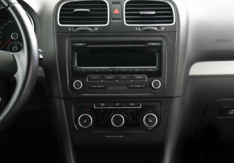 Подержанный автомобиль Volkswagen Golf Hatchback 2011 года (8 фото)