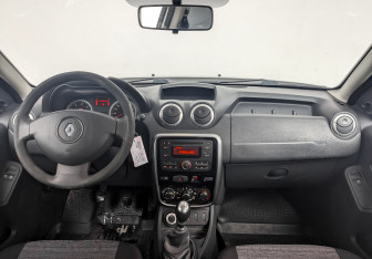 Подержанный автомобиль Renault Duster 2013 года (14 фото)
