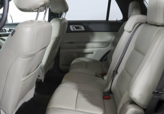 Подержанный автомобиль Ford Explorer 2014 года (13 фото)