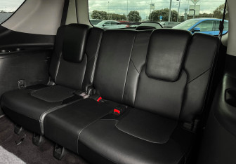 Подержанный автомобиль Infiniti QX56 2013 года (18 фото)