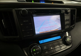 Подержанный автомобиль Toyota RAV4 2013 года (16 фото)