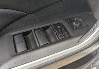 Подержанный автомобиль Toyota RAV4 2021 года (12 фото)