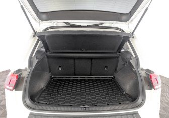 Подержанный автомобиль Volkswagen Tiguan 2021 года (10 фото)