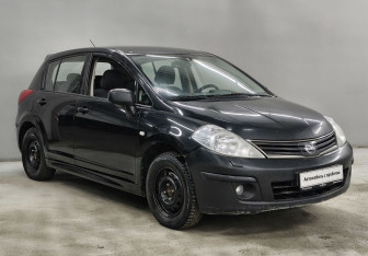 Подержанный автомобиль Nissan Tiida Hatchback 2012 года (3 фото)