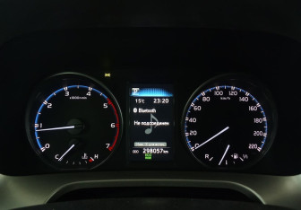 Подержанный автомобиль Toyota RAV4 2015 года (13 фото)