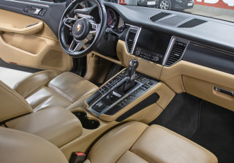 Подержанный автомобиль Porsche Macan 2018 года (11 фото)