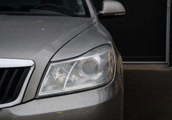 Подержанный автомобиль Skoda Octavia Liftback 2010 года (18 фото)