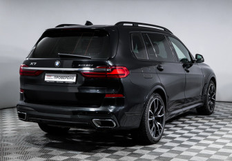 Подержанный автомобиль BMW X7 2021 года (5 фото)