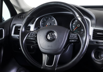 Подержанный автомобиль Volkswagen Touareg 2015 года (13 фото)