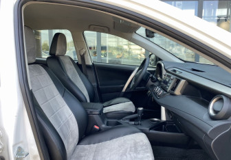 Подержанный автомобиль Toyota RAV4 2013 года (20 фото)