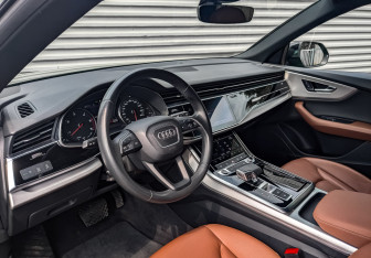 Подержанный автомобиль Audi Q8 2021 года (16 фото)