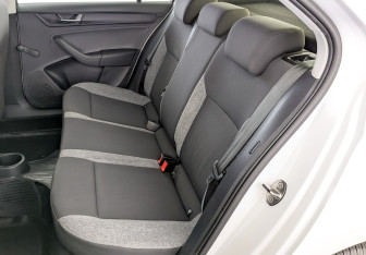 Подержанный автомобиль Skoda Rapid Liftback 2021 года (12 фото)