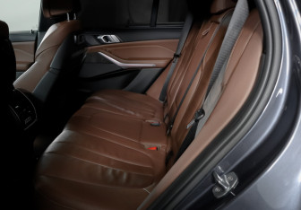 Подержанный автомобиль BMW X5 2019 года (10 фото)