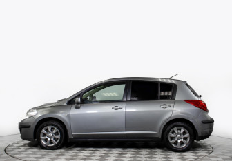 Подержанный автомобиль Nissan Tiida Hatchback 2008 года (8 фото)