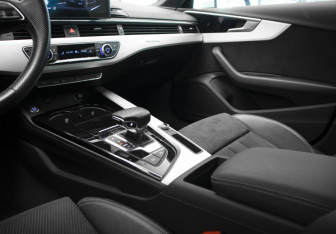 Подержанный автомобиль Audi A4 Sedan 2021 года (23 фото)