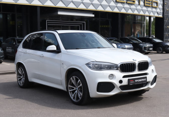 Подержанный автомобиль BMW X5 2015 года (3 фото)