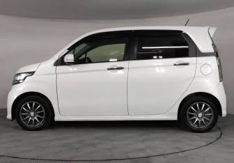 Подержанный автомобиль Honda N-WGN 2015 года (8 фото)