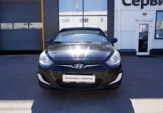 Подержанный автомобиль Hyundai Solaris Sedan 2011 года (2 фото)