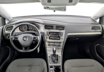 Подержанный автомобиль Volkswagen Golf Hatchback 2013 года (14 фото)