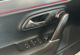 Подержанный автомобиль Volkswagen Passat CC 2012 года (13 фото)