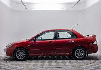 Подержанный автомобиль Mitsubishi Lancer Sedan 2004 года (8 фото)
