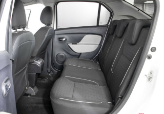 Подержанный автомобиль Renault Logan Sedan 2017 года (16 фото)