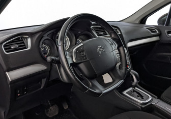 Подержанный автомобиль Citroen C4 Sedan 2016 года (15 фото)